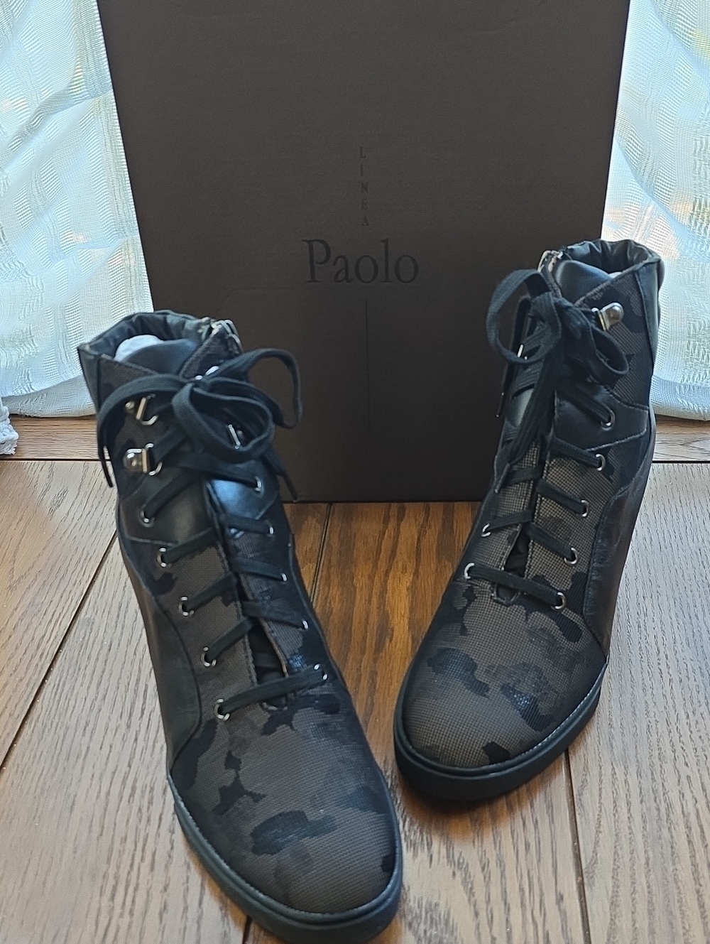 Linea Paolo Fleur-L Black Camo Wedge Sneaker Booties Size 9.5 M New In Box